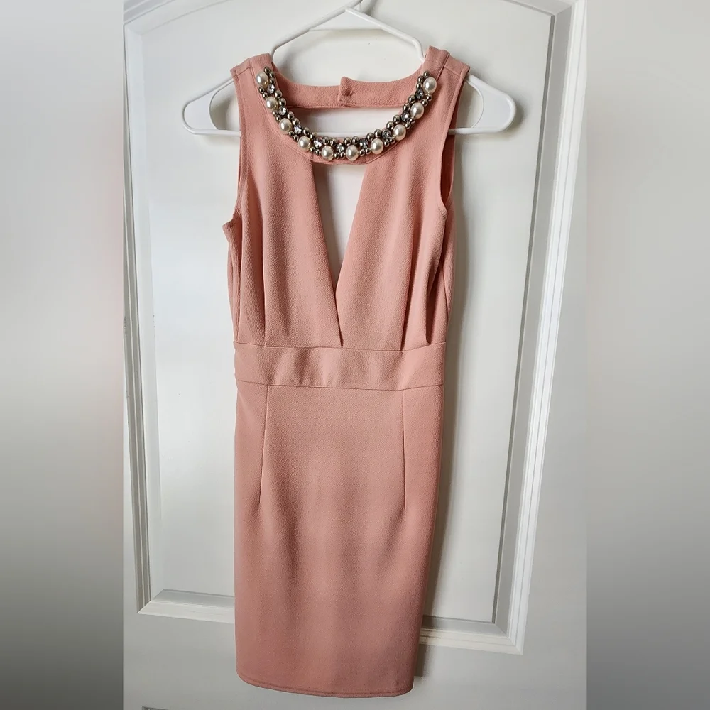 Elegant Pink Pleated Pencil Dress for Work - Picture 2 of 4
